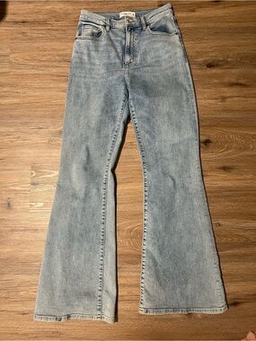 Abercrombie Curve Love Light Wash Women's Flare Jeans - Classic High-Rise